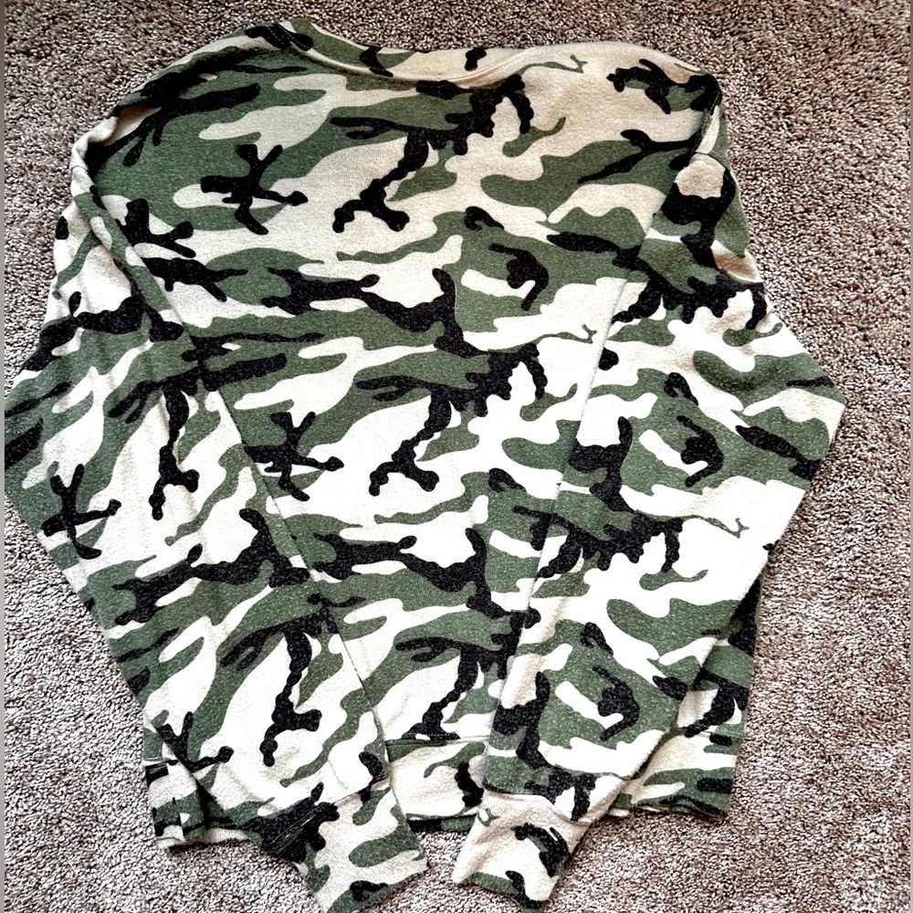 Michael Stars Cropped Camo sweatshirt